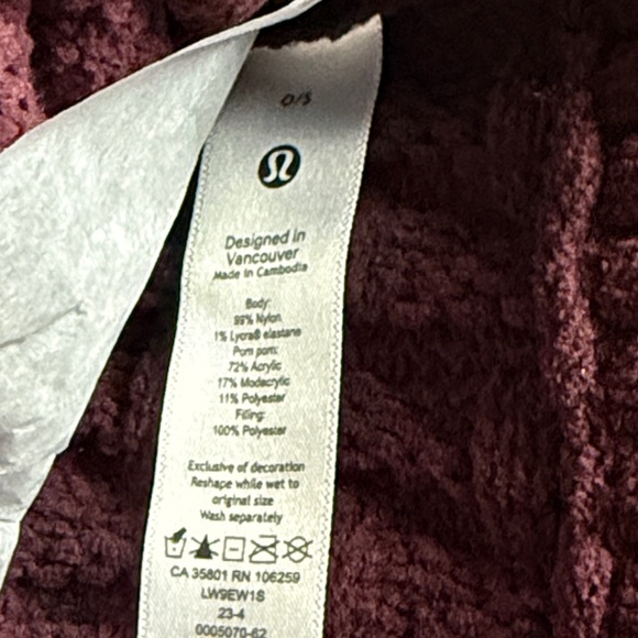Lululemon NWT Cable Knit Pom‎ Beanie Maroon - Picture 3 of 4